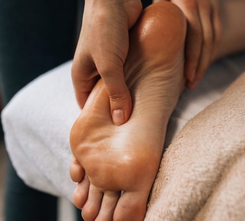 massaggio ai piedi-riflessologia